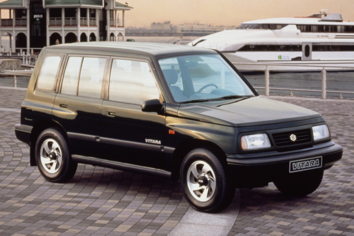 1991 - Gama Vitara se extinde odată cu lansarea versiunii cu 5 uși și ampatament mărit