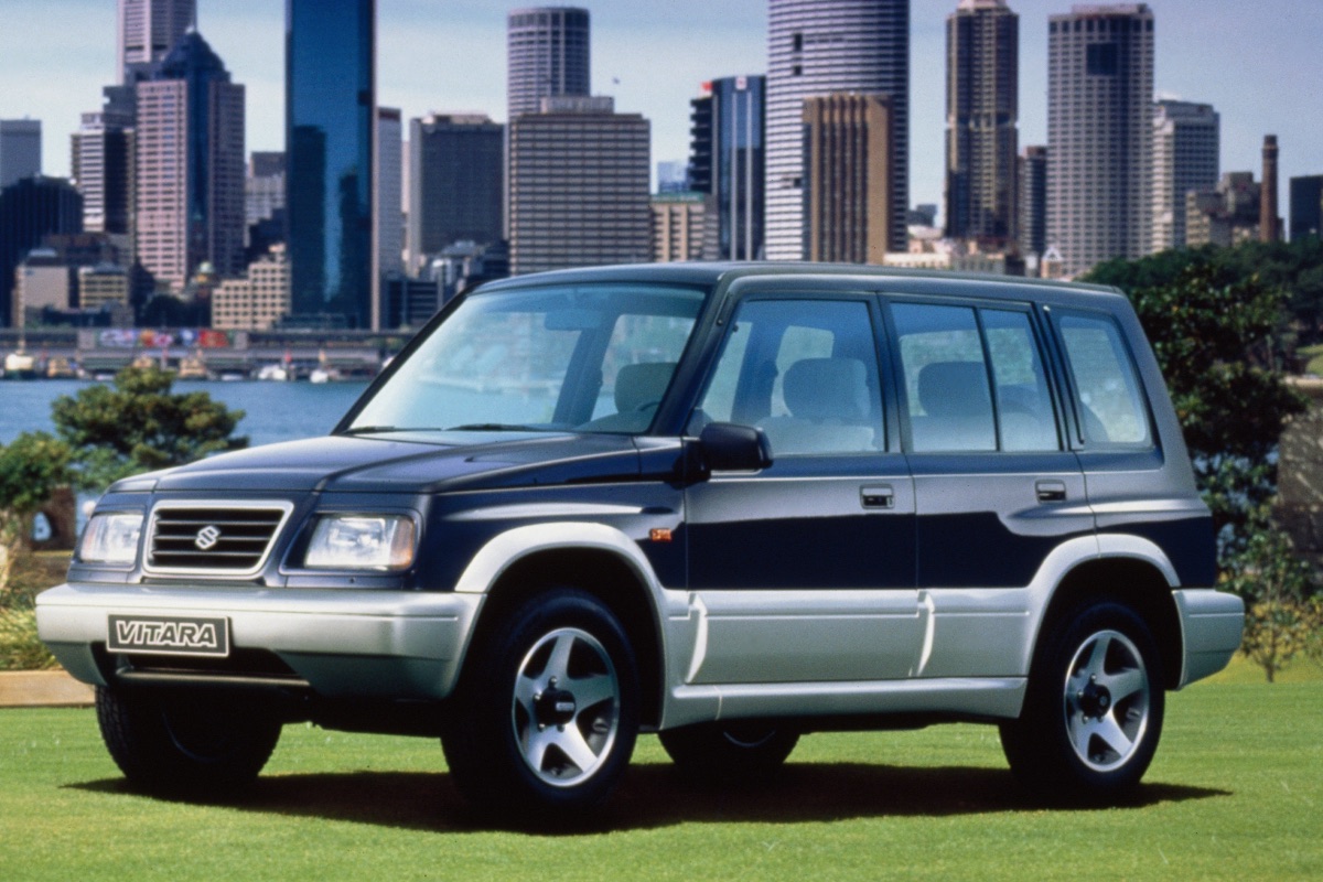 1995 - Primul motor V6 de 2,0 litri aduce un plus de rafinament modelului Vitara cu 5 uși