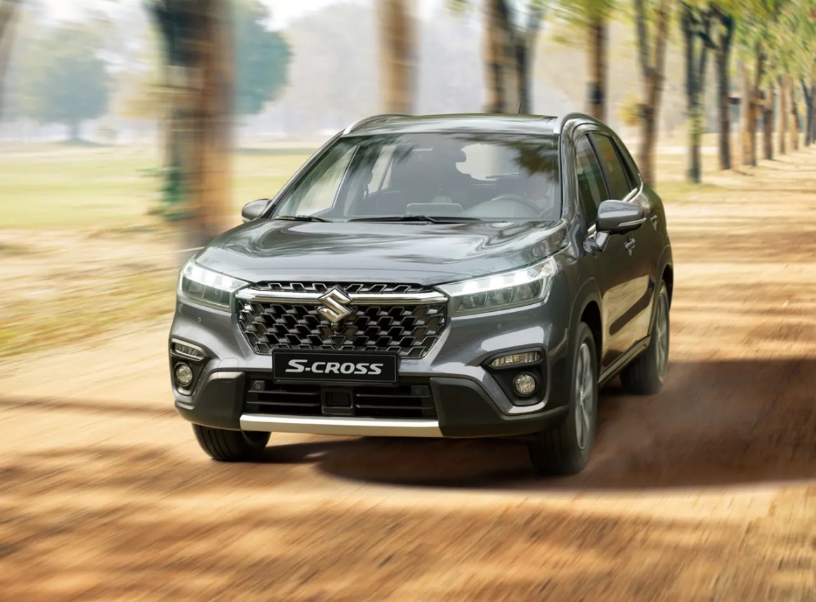 Suzuki S Cross pe drum neasfaltat