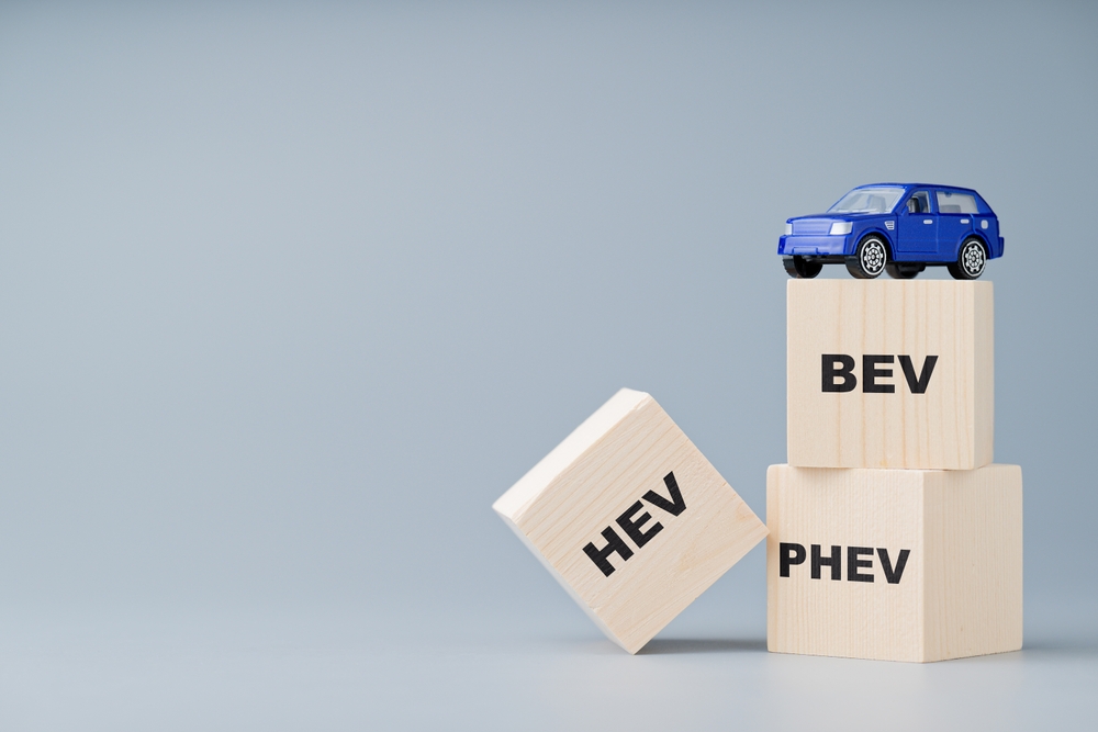 o comparatie directa intre un vehicul hybrid si unul plug-in hybrid